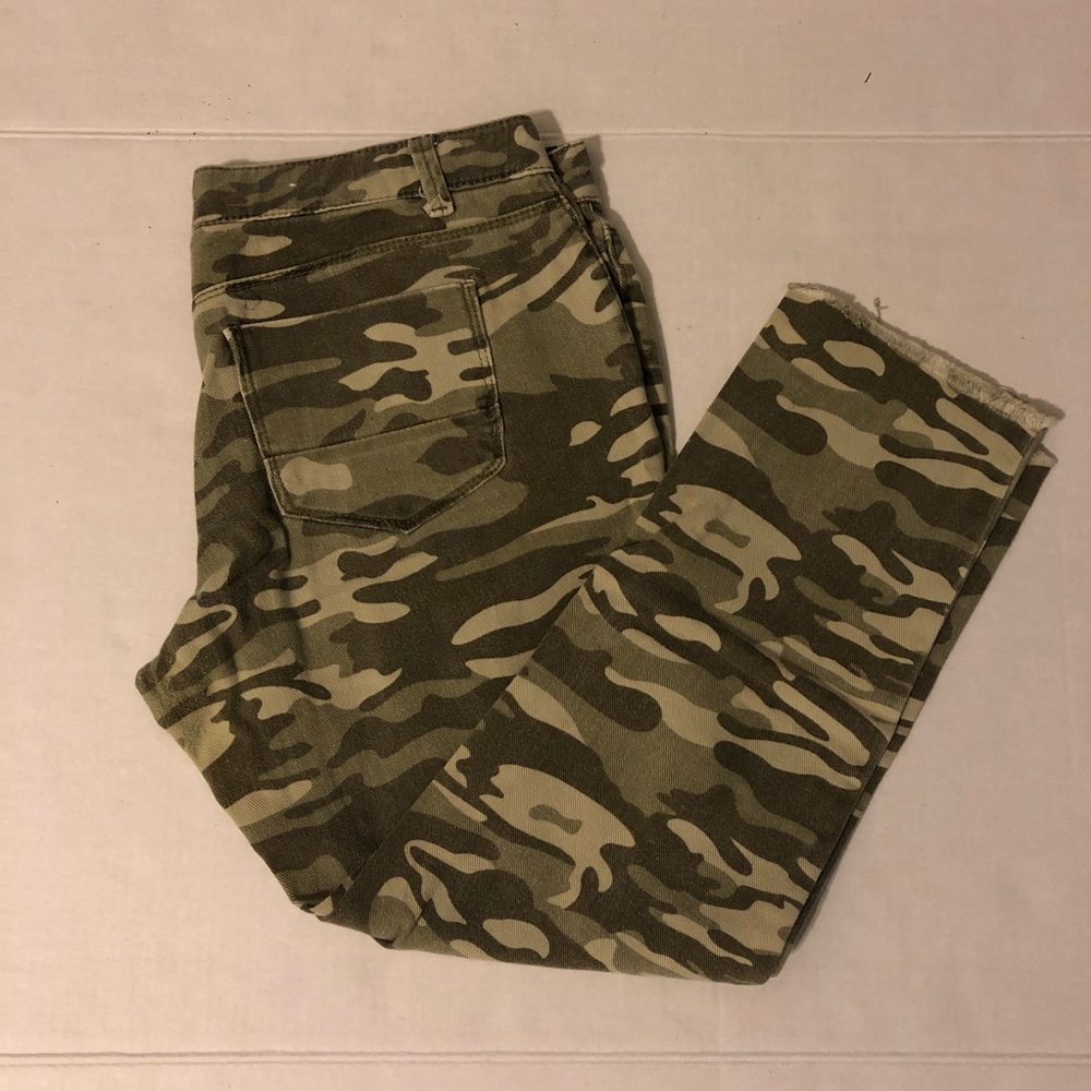 Xhilaration Camouflage Jeans (B22)
